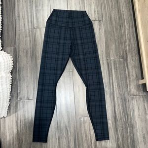 **BRAND NEW NEVER WORN** Alo Yoga Dark Navy Plaid Leggings - Size S